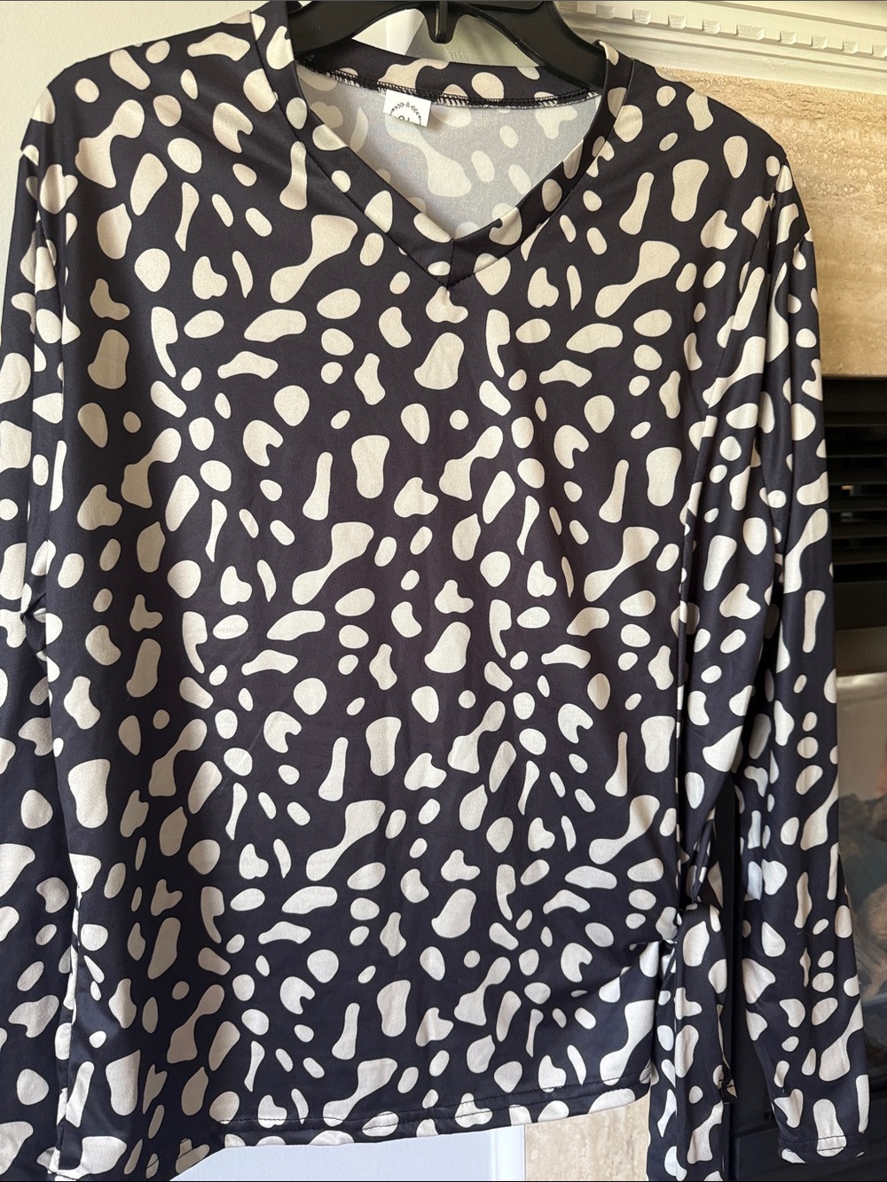 Women’s Black & White Long Sleeve V-Neck Top